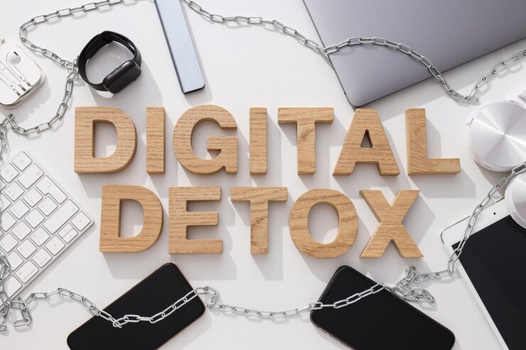 Aparatos de concepto de desintoxicación digital con cadena en la mesa