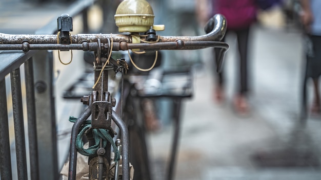 Aparcamiento de bicicletas en una pasarela