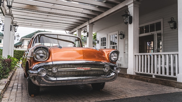 Aparcamiento Old Orange Car