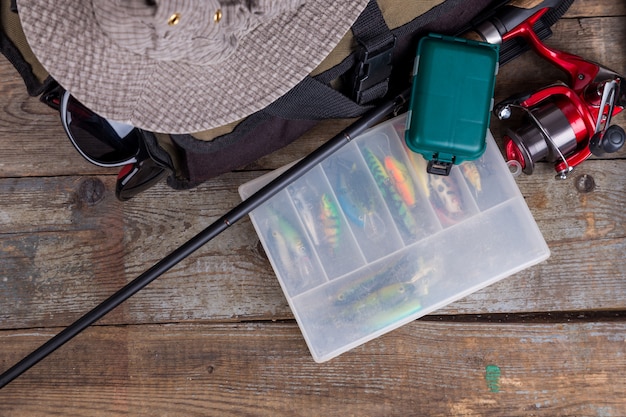 Aparejos de pesca con bolso y gorro