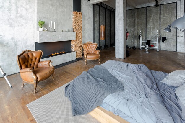 Foto apartamento de lujo en estilo loft en colores oscuros. dormitorio moderno y elegante