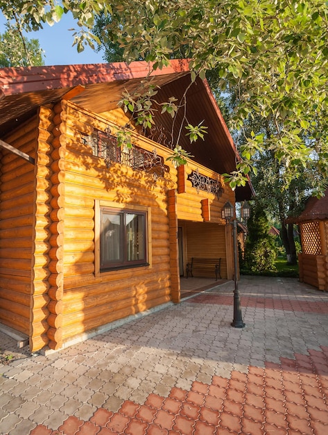 Foto apartamento de vacaciones cabaña de madera en el bosque