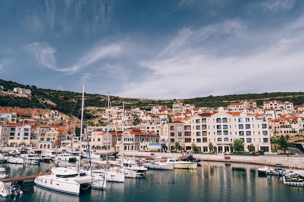 Apartamentos caros na marina da baía de lustica, montenegro