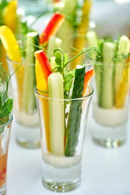 Foto aperitivo para el banquete diferentes tipos de verduras