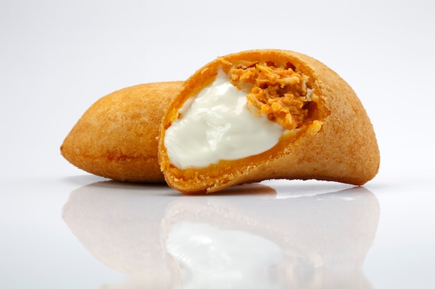 Aperitivo brasileño tradicional sabroso pastel coxinha pastel kibbeh