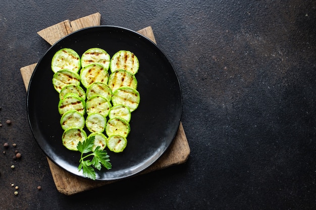 Foto aperitivo de abobrinha grelhada de vegetais na mesa dieta vegetariana vegana ou vegetariana