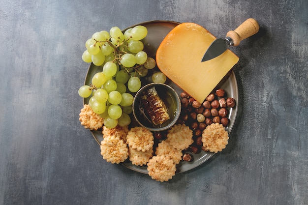 Aperitivo de queijo e uvas