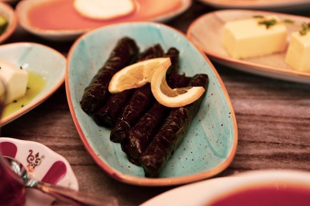 Aperitivo de hojas rellenas (mezze)