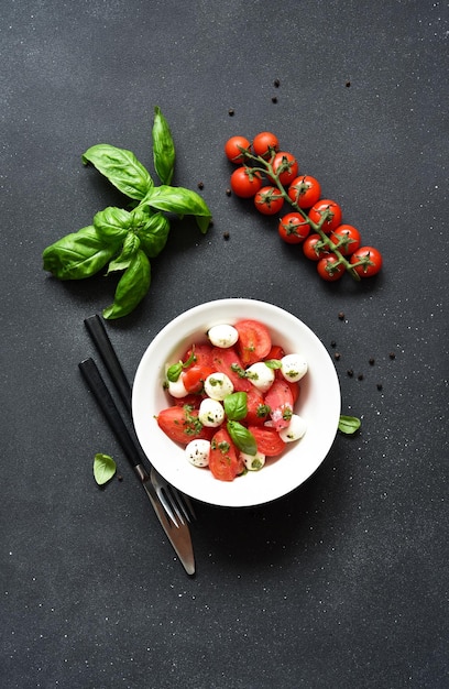 Aperitivo italiano caprese salada caprese clássica com tomate e mussarela