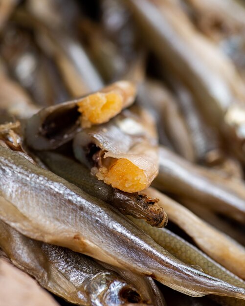 Aperitivo de pescado capelán seco salado para cerveza