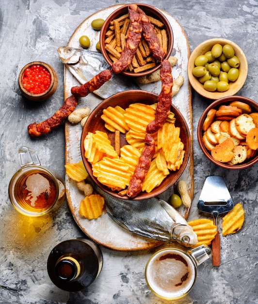 Aperitivos para cerveza. Comida de verano.