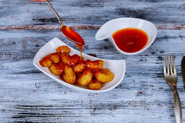 Aperitivos con gambas con salsa