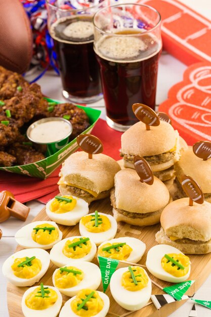 Aperitivos para ver un partido de fútbol. Fiesta del día del Super Bowl.