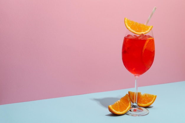 Aperol Spritz delicioso cóctel de verano espacio para texto