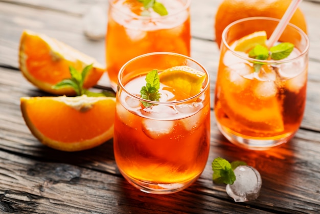 Aperol Spritz mit Orange