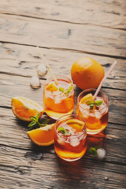 Aperol Spritz mit Orange