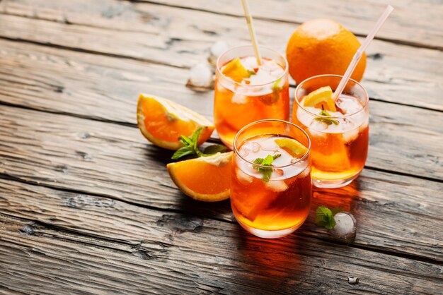 Aperol Spritz mit Orange