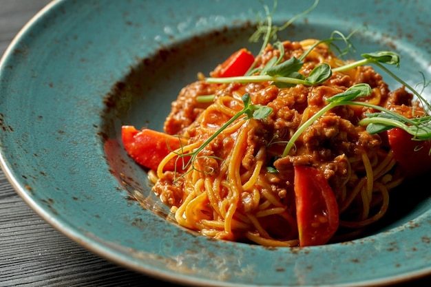 Apetitosa massa à bolonhesa com tomate e carne picada. cozinha italiana