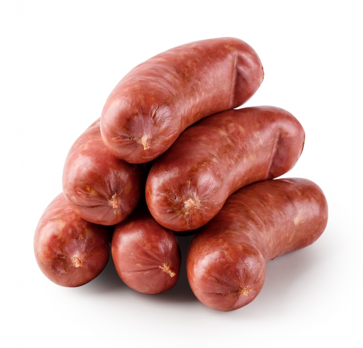 Foto apetitosas salchichas crudas