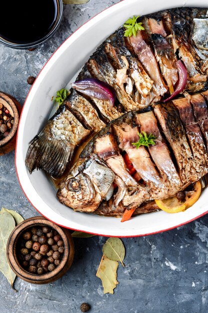 Apetitoso pescado al horno