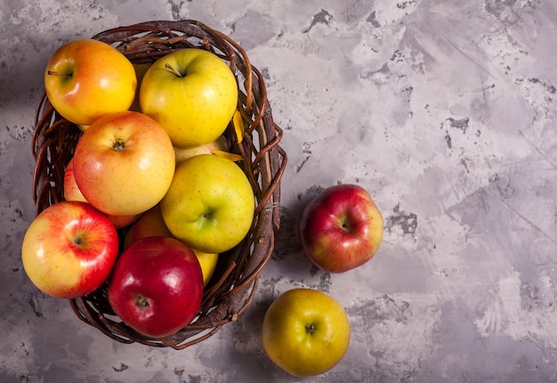 Apfel im Korb