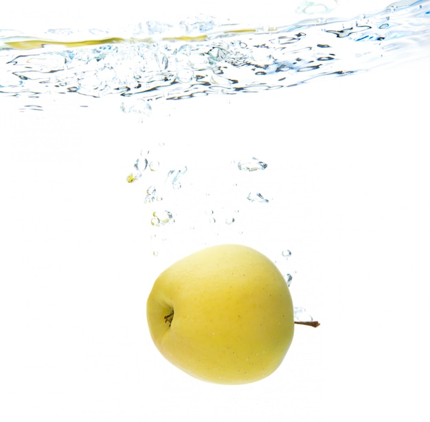 Apfel im Wasser