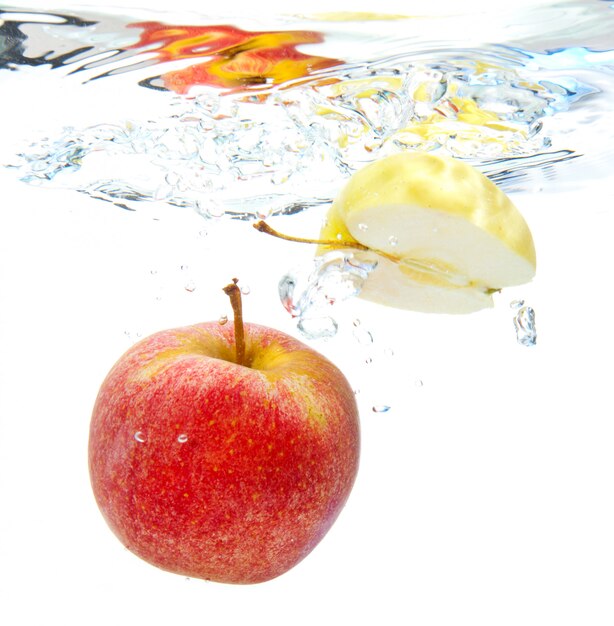 Apfel im Wasser