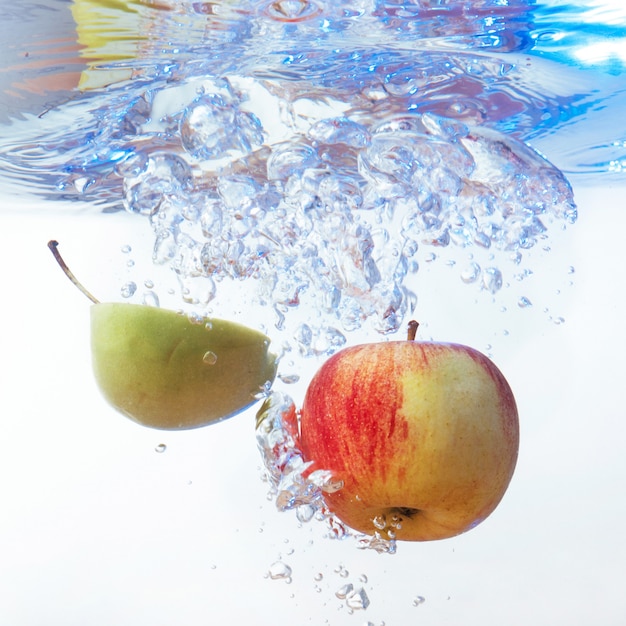 Apfel im Wasser