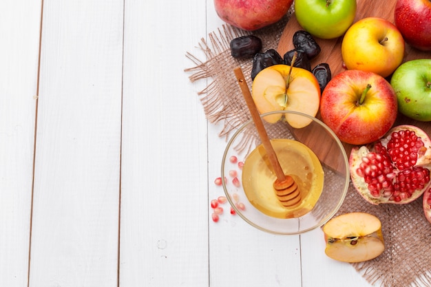 Apfel und Honig, traditionelles Essen des jüdischen Neujahrs