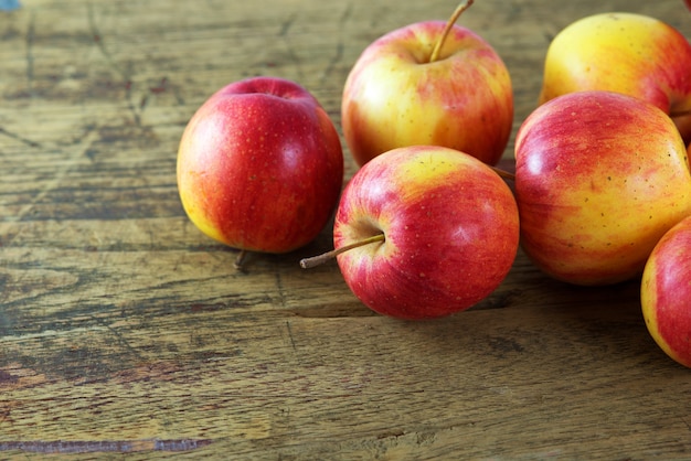 Apfel von natürlichem Licht