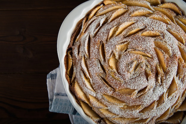 Apfelkuchen-Nahaufnahme und Kopierraum. Thanksgiving mit Apfelkuchen.