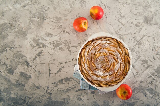 Apfelkuchen-Nahaufnahme und Kopierraum. Thanksgiving mit Apfelkuchen.