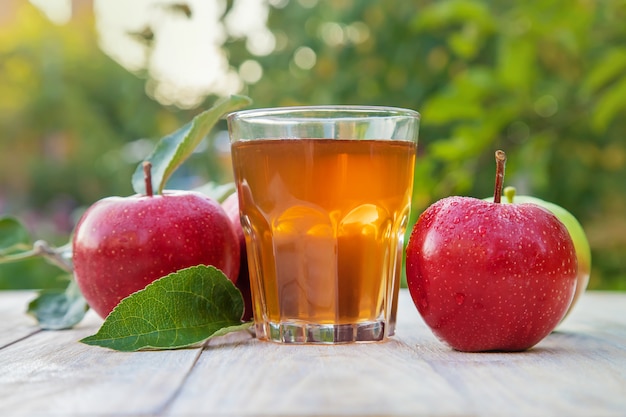 Apfelsaft in einem Glas