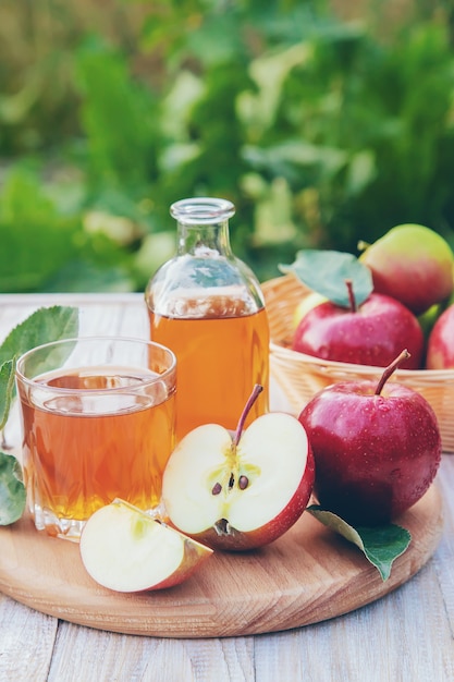 Apfelsaft in einem Glas