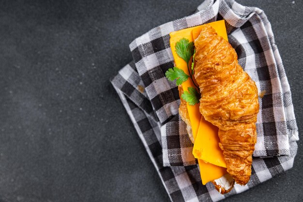 apfelsalat, grüne salatmischung, granatapfelkorn gesunder essenssnack auf dem tischkopienraum