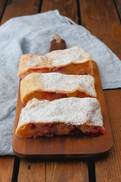 Apfelstrudel tarta de manzana tradicional austriaca