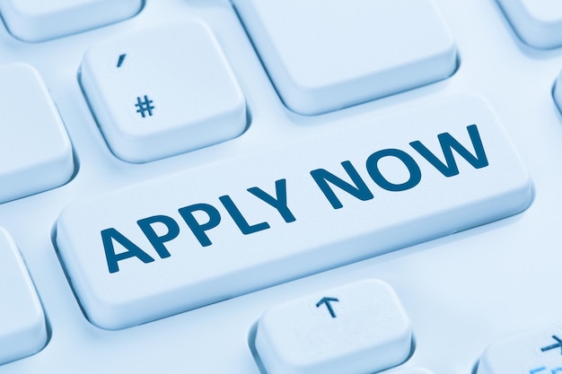 Aplicación aplicar búsqueda de empleo en línea teclado de computadora azul de internet