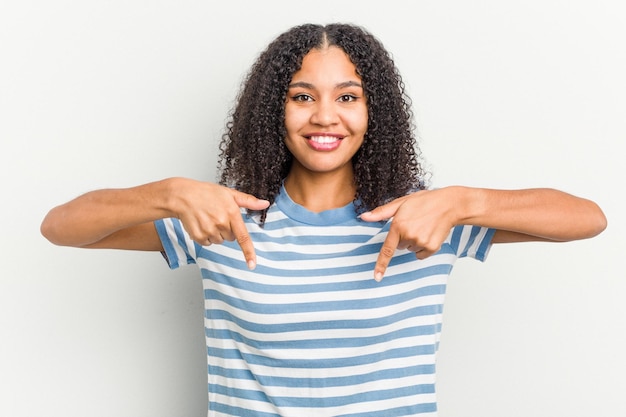 Aponta para baixo com os dedos sentimento positivo