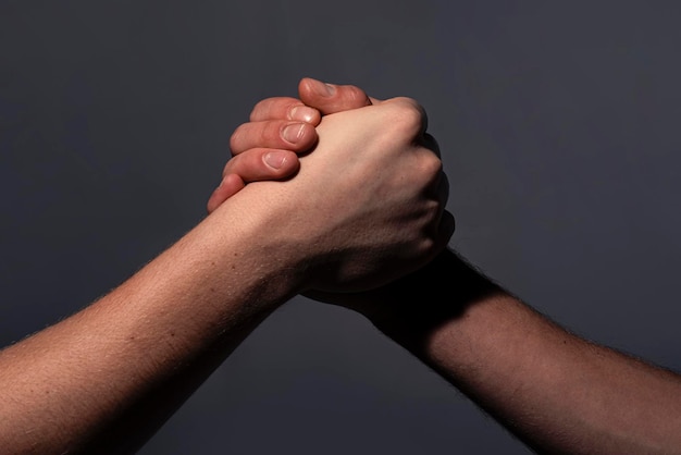 Apoyo de la mano mano de un amigo ayudando apoyo mano de rescate gesto de apoyo mano concepto de apoyo