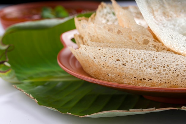 Appam o velliappam o kallappam o paalappam sabroso y delicioso desayuno en el sur de la India