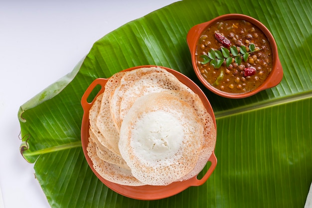 Appam ou velliappam ou kallappam ou paalappam saboroso e delicioso café da manhã no sul da Índia