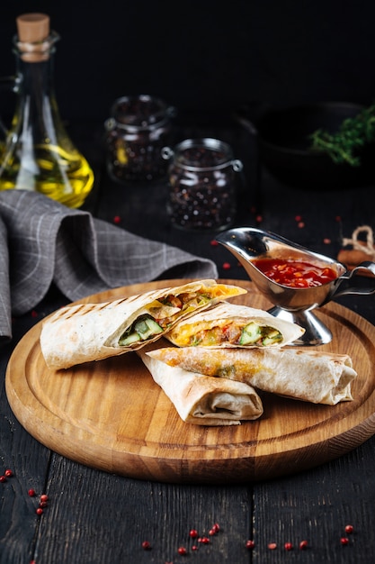 Appetitliche Pita-Brötchen-Wraps