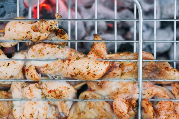 Appetitliches Hühnerfleisch auf dem Grill