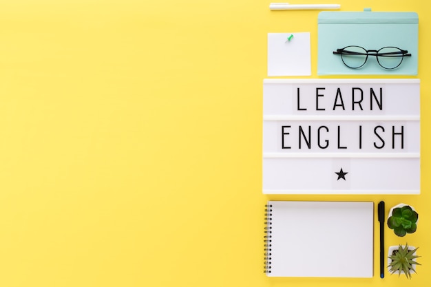 Aprendendo inglês, conceito de educação. Cursos de inglês.