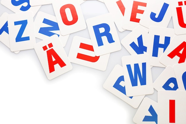 Aprender las letras del alfabeto en blanco
