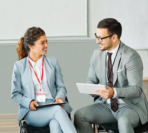 Apresentação de conferência de reunião de negócios empresário escritório seminário equipe corporativa