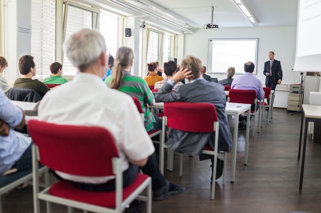 Apresentação na universidade