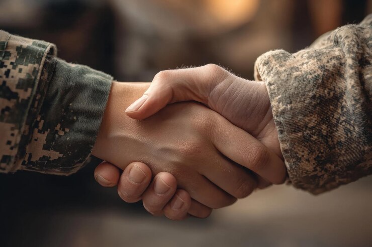 Foto el apretón de manos militar significa aprecio y respeto