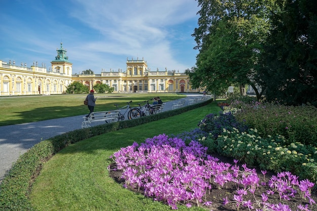 Aproximação ao Palácio Wilanow em Varsóvia