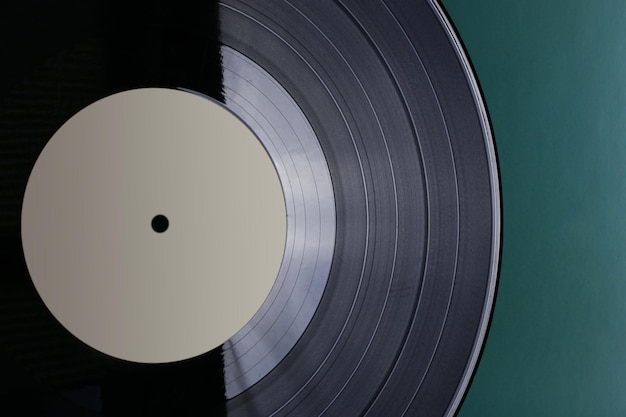 Aproximação clássica de discos de vinil em uma música de armazenamento de dados obsoleta de fundo verde